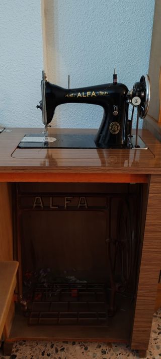 Maquina coser Alfa