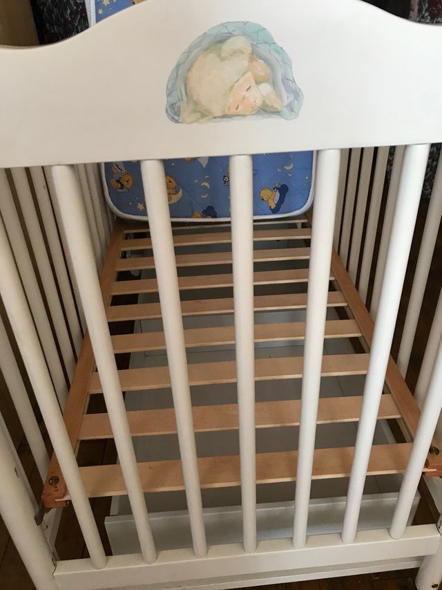 Cuna madera lacada en blanco. Micuna