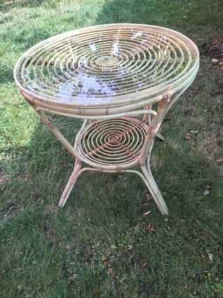 Mesa de bambú con cristal