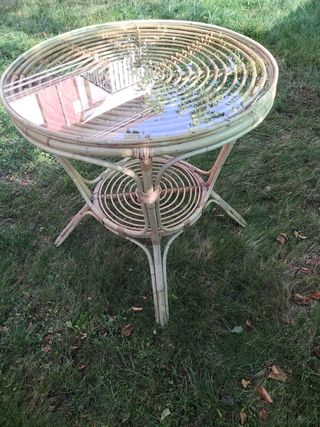 Mesa de bambú con cristal