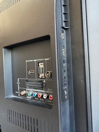 Televisión Toshiba 32” modelo 32W2333D con mando