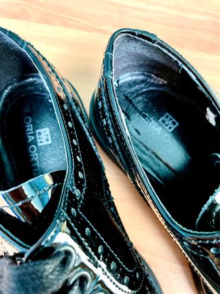Zapatos charol mocasines negro Gloria Ortiz