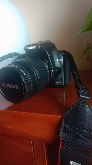 Cámara de fotos Canon EOS 1000D