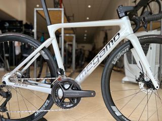 Megamo Pulse Elite 05 SH12 2023/Talla XS, S, M y L