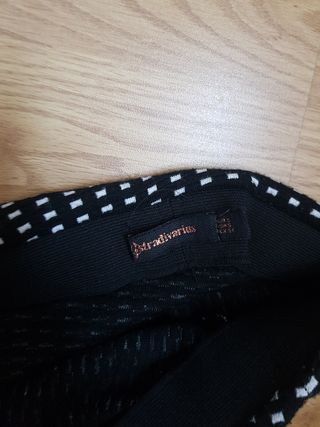 Falda negra y blanca stradivarius