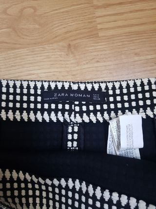 Falda negra y blanca