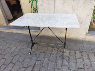 Mesa de mármol y hierro antigua 