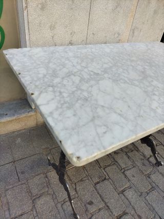 Mesa de mármol y hierro antigua 
