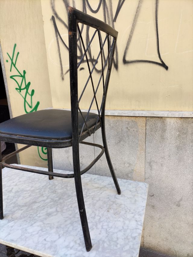 Mesa de mármol y hierro antigua