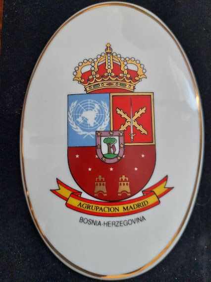 conjunto de tres metopas de porcelana