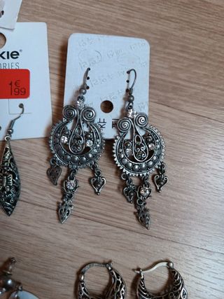 Pendientes largos bisutería