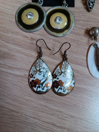 Pendientes largos bisutería