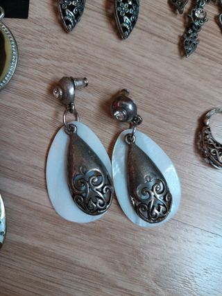 Pendientes largos bisutería