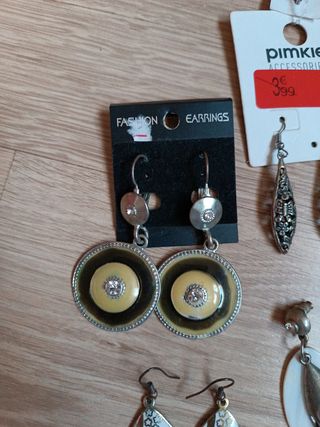 Pendientes largos bisutería