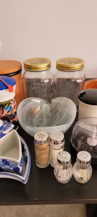 Kitchen jars, salt & peper, jugs-tarros de cocina