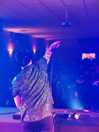 Dj bodas comuniones animador