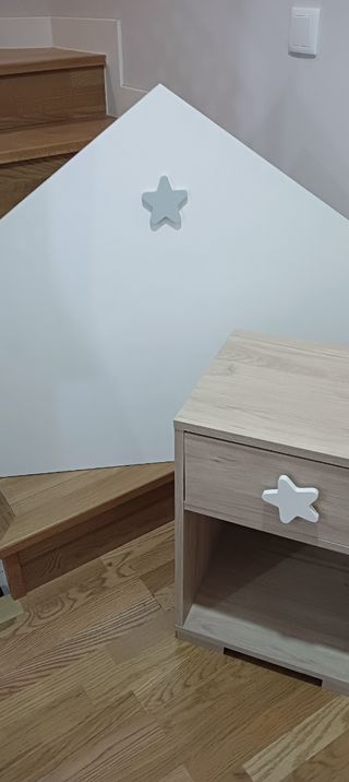 Mesilla y cabecero habitación infantil