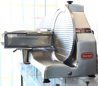 Affettatrice Berkel professionale da macelleria.