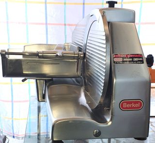 Affettatrice Berkel professionale da macelleria.