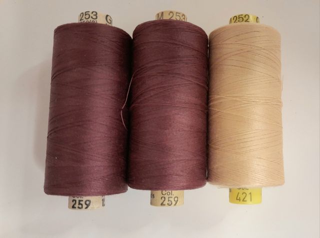 Filo colorato da cucito