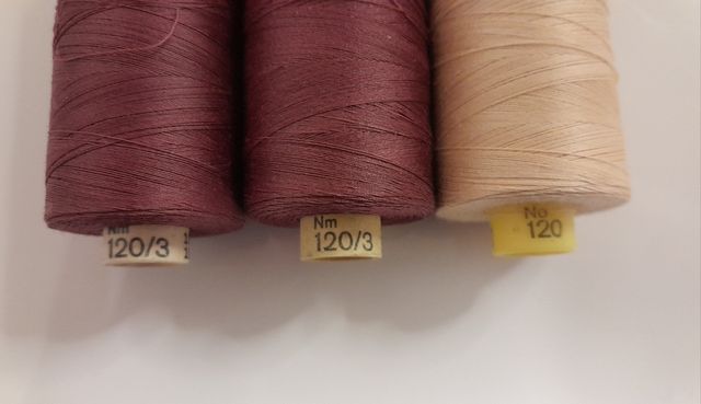 Filo colorato da cucito