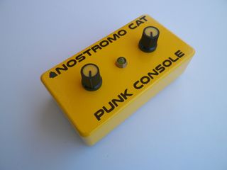 Punk Console color amarillo