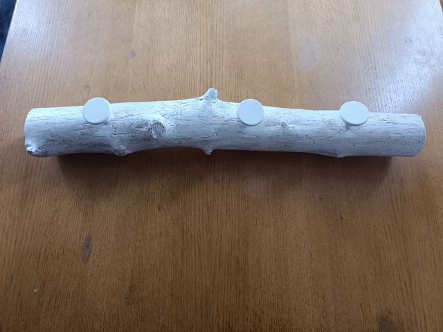 Perchero de madera blanco