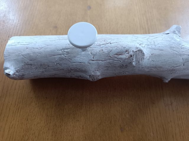 Perchero de madera blanco