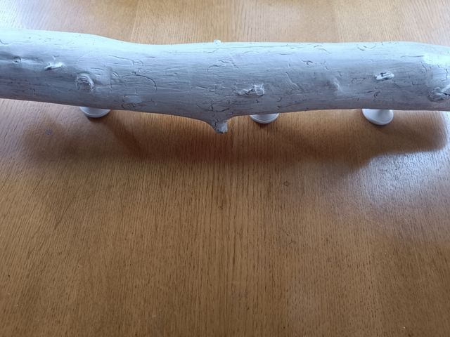 Perchero de madera blanco