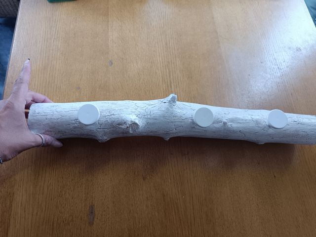 Perchero de madera blanco