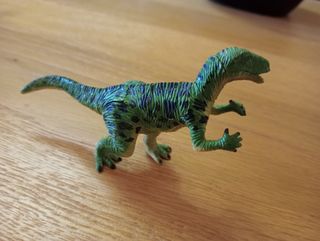 4 Figuras dinosaurios y un cocodrilo puzzles 3D
