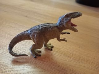 4 Figuras dinosaurios y un cocodrilo puzzles 3D