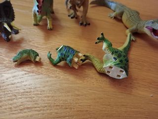 4 Figuras dinosaurios y un cocodrilo puzzles 3D