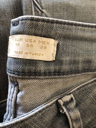 Vaqueros (4) gris/negro. 38. Zara