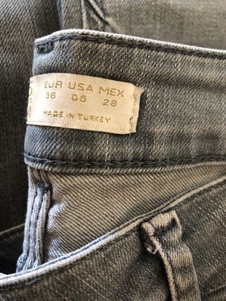Vaqueros (4) gris/negro. 38. Zara