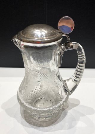 Antigua jarrita de cristal y alpaca