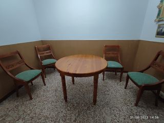 Mesa y sillas