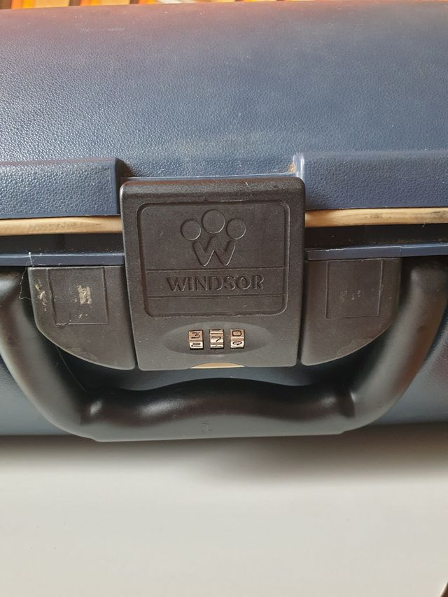 MALETA TIPO SANSONITE RIGIDA