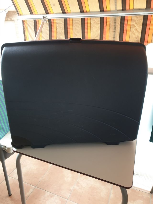 MALETA TIPO SANSONITE RIGIDA