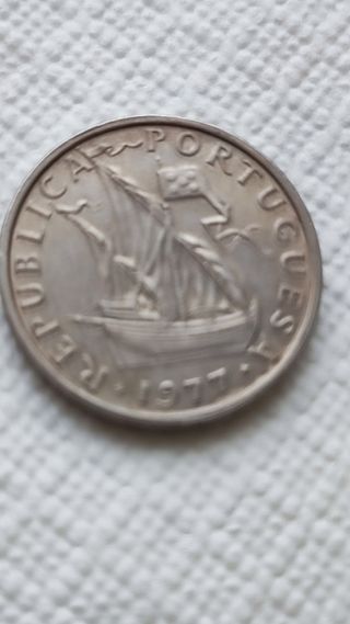 Moneda de 5 escudos 1977