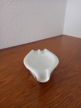 Sargadelos.Figura de barca.Cenicero