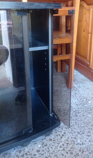 Mesa de televisión giratoria con ruedas