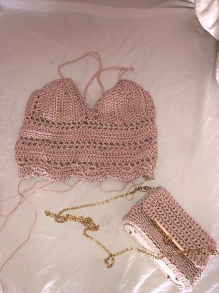 Conjunto top y bolso crochet beige dorado