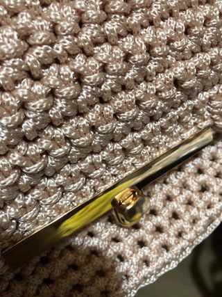 Conjunto top y bolso crochet beige dorado