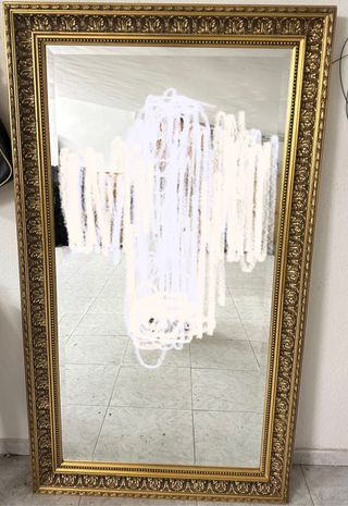 Espejo grande dorado con marco de madera
