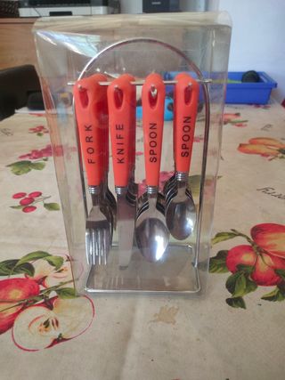Set de cubiertos nuevos