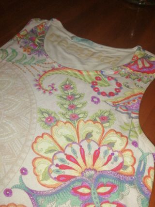 Camiseta Desigual. T. S