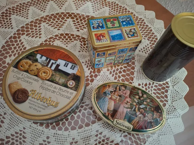 Antiguas cajas metal