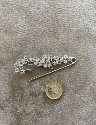 Impredible con brillantes para vestido de novia