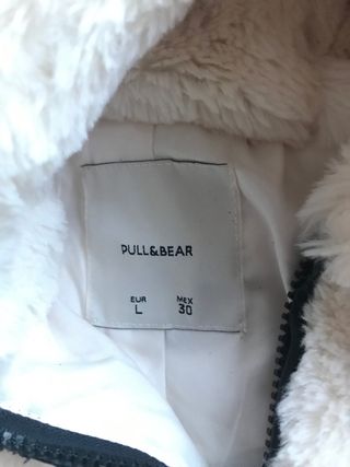 Chaqueta de pelo blanco. PULL&BEAR